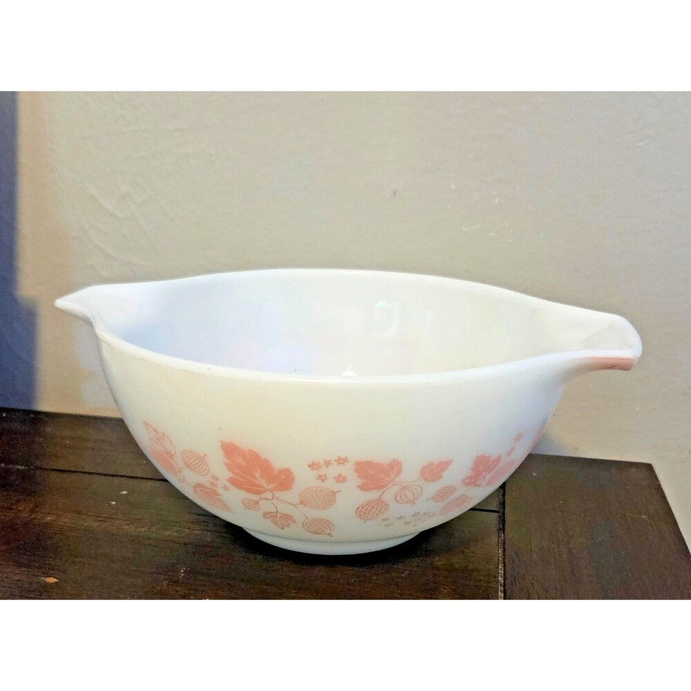 Uncommon Pyrex 442 Pink on White Gooseberry Cinderella Bowl 1.5 Qt Vintage